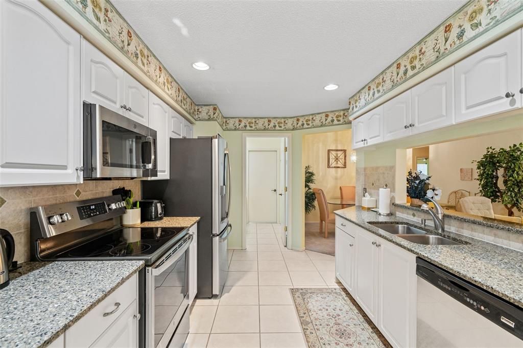 For Sale: $295,000 (2 beds, 2 baths, 1409 Square Feet)