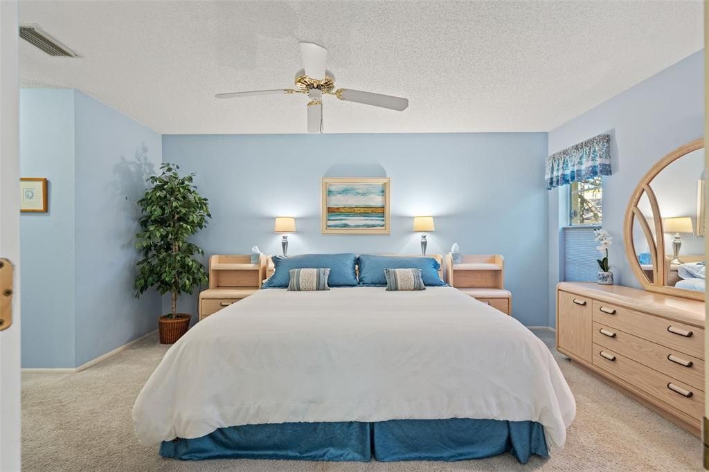 For Sale: $295,000 (2 beds, 2 baths, 1409 Square Feet)