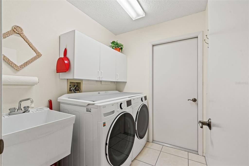 For Sale: $295,000 (2 beds, 2 baths, 1409 Square Feet)