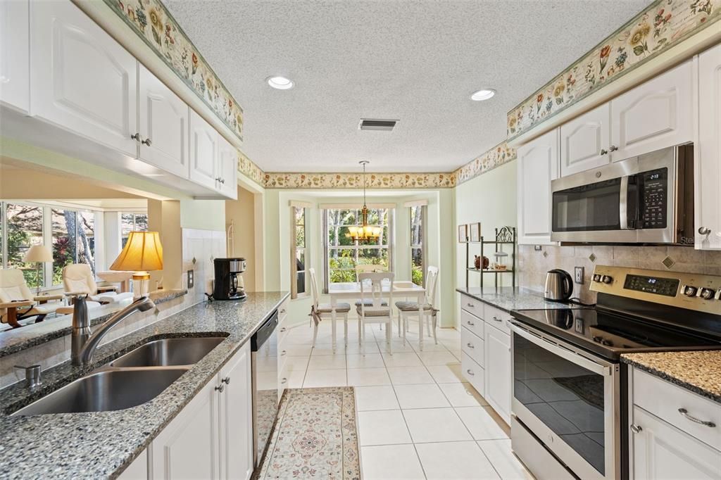 For Sale: $295,000 (2 beds, 2 baths, 1409 Square Feet)