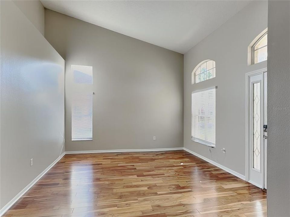 For Rent: $3,059 (6 beds, 3 baths, 2790 Square Feet)