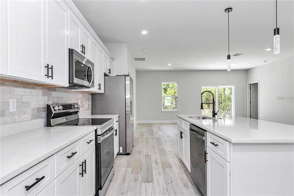 En Renta: $1,900 (4 camas, 2 baños, 1765 Pies cuadrados)