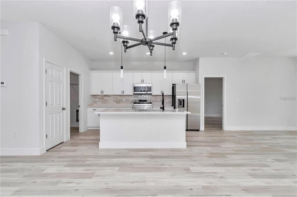 En Renta: $1,900 (4 camas, 2 baños, 1765 Pies cuadrados)