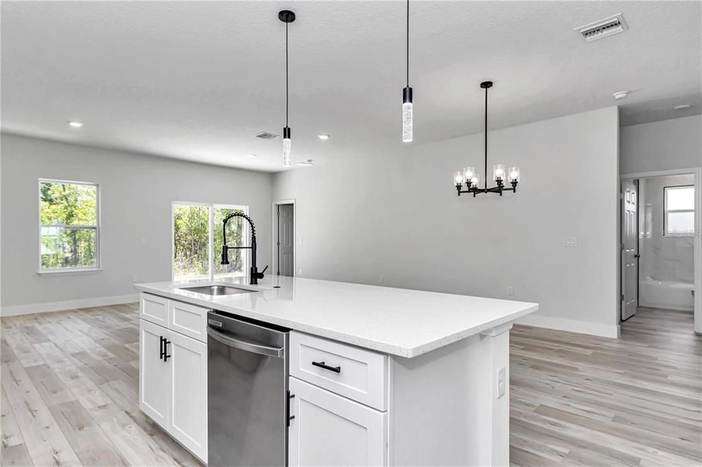 En Renta: $1,900 (4 camas, 2 baños, 1765 Pies cuadrados)