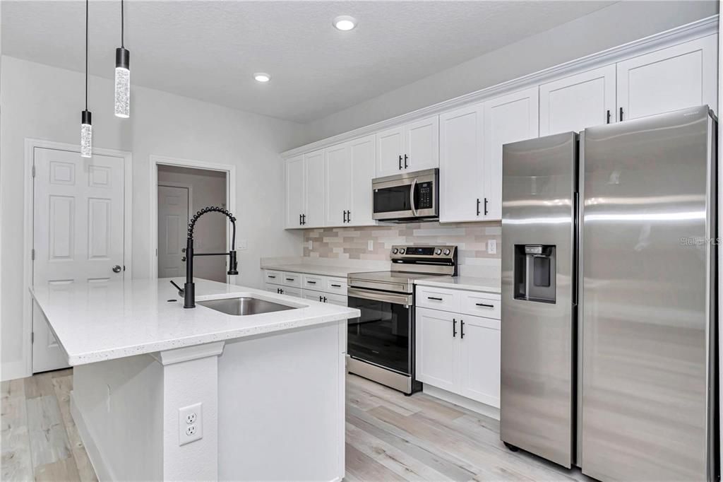 En Renta: $1,900 (4 camas, 2 baños, 1765 Pies cuadrados)