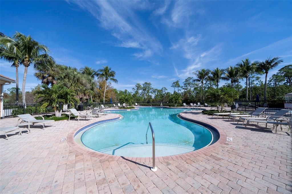 For Sale: $271,900 (3 beds, 2 baths, 1977 Square Feet)