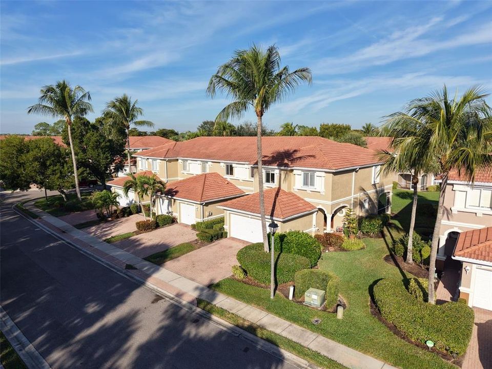 For Sale: $271,900 (3 beds, 2 baths, 1977 Square Feet)