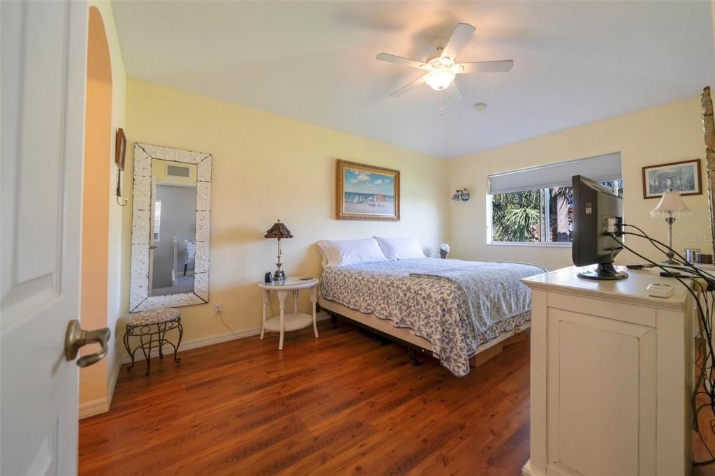 For Sale: $271,900 (3 beds, 2 baths, 1977 Square Feet)