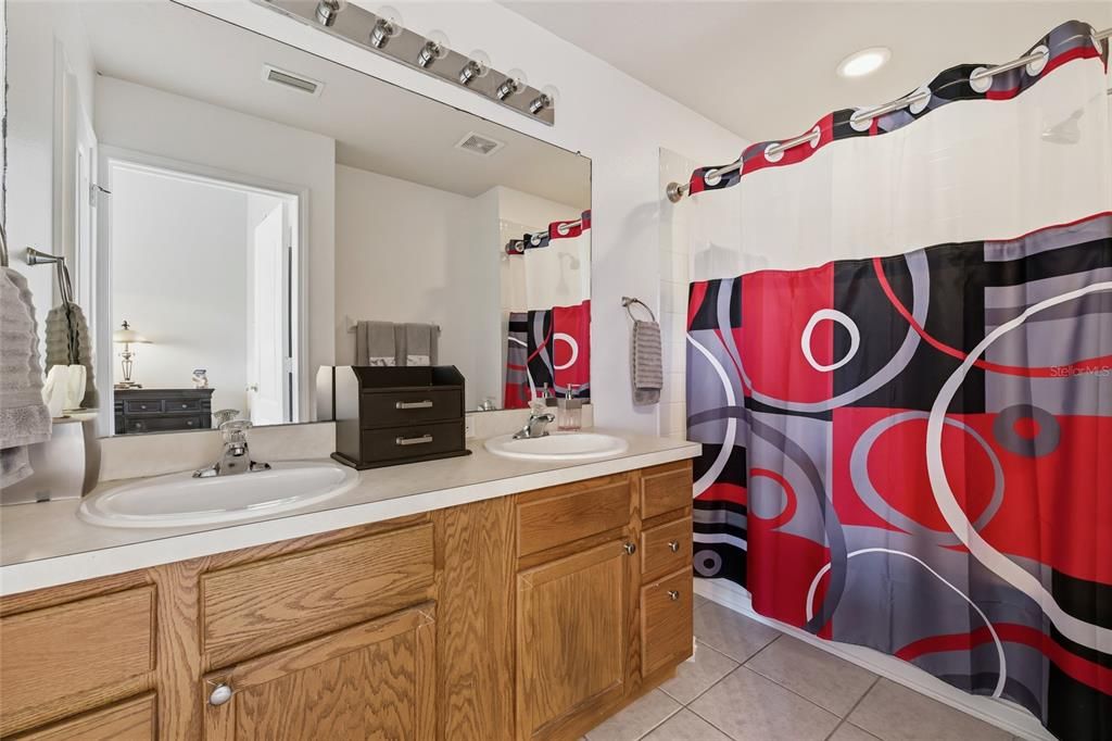 For Sale: $249,999 (2 beds, 2 baths, 1574 Square Feet)