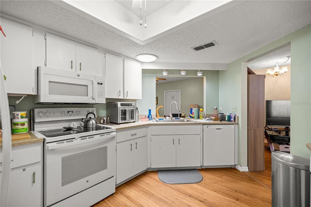 待售: $189,000 (2 贝兹, 2 浴室, 1224 平方英尺)