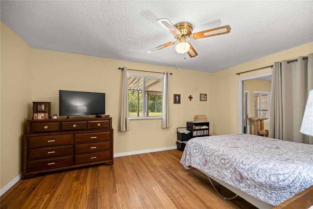 待售: $189,000 (2 贝兹, 2 浴室, 1224 平方英尺)