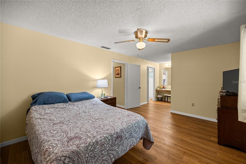 待售: $189,000 (2 贝兹, 2 浴室, 1224 平方英尺)