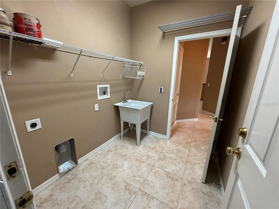 For Rent: $3,400 (5 beds, 3 baths, 2879 Square Feet)