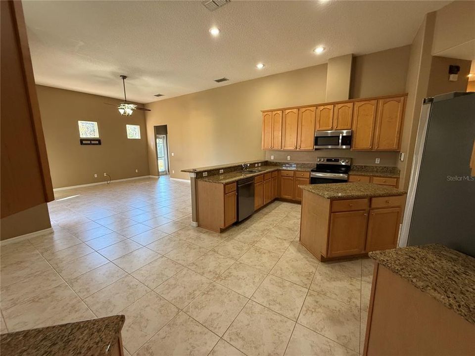 For Rent: $3,400 (5 beds, 3 baths, 2879 Square Feet)