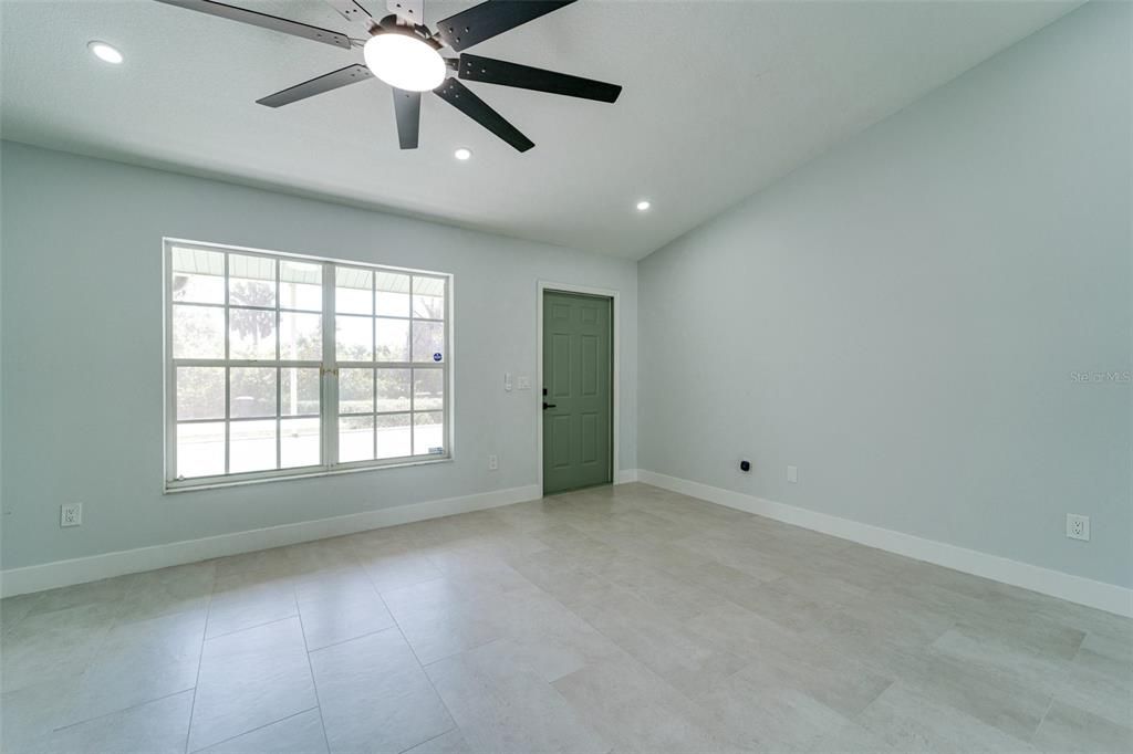 На продажу: $279,926 (3 спален, 2 ванн, 1217 Квадратных фут)