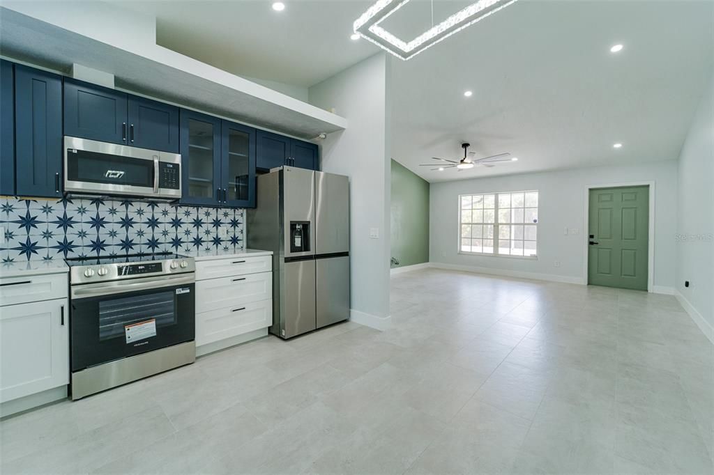 На продажу: $279,926 (3 спален, 2 ванн, 1217 Квадратных фут)