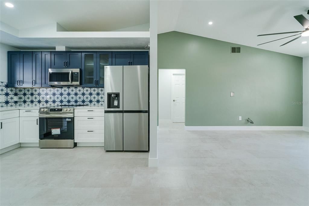 На продажу: $279,926 (3 спален, 2 ванн, 1217 Квадратных фут)