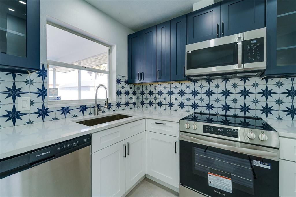 На продажу: $279,926 (3 спален, 2 ванн, 1217 Квадратных фут)