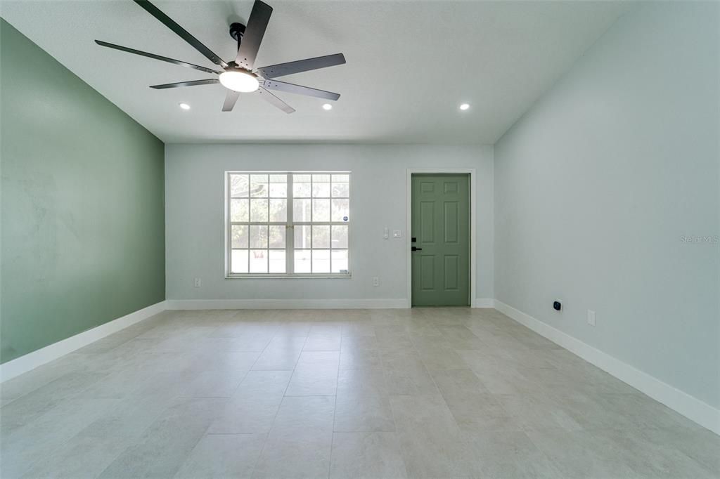 На продажу: $279,926 (3 спален, 2 ванн, 1217 Квадратных фут)