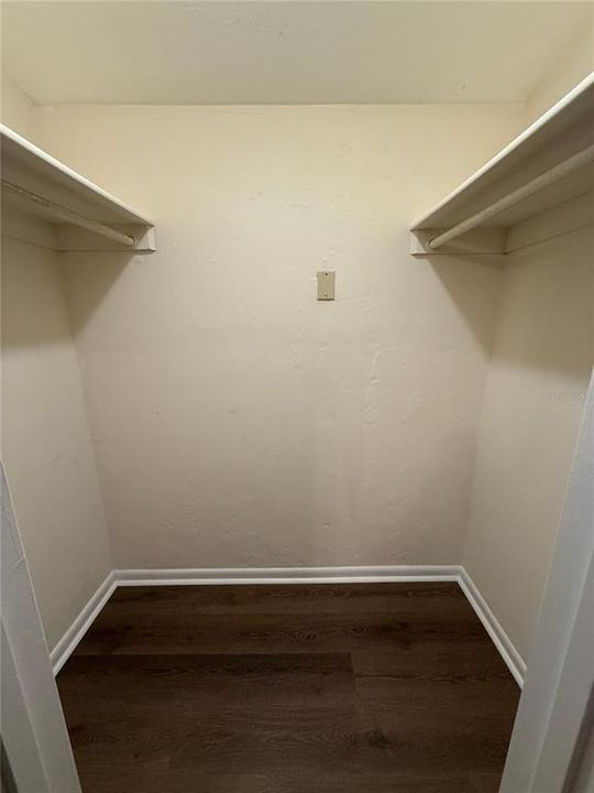 For Rent: $1,095 (1 beds, 1 baths, 705 Square Feet)