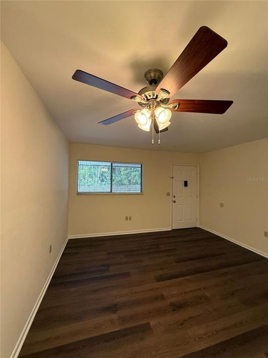 For Rent: $1,095 (1 beds, 1 baths, 705 Square Feet)