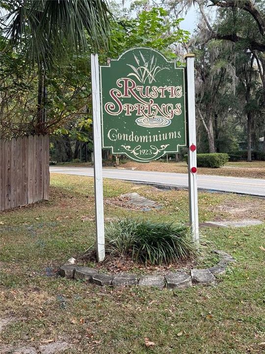 For Rent: $1,095 (1 beds, 1 baths, 705 Square Feet)