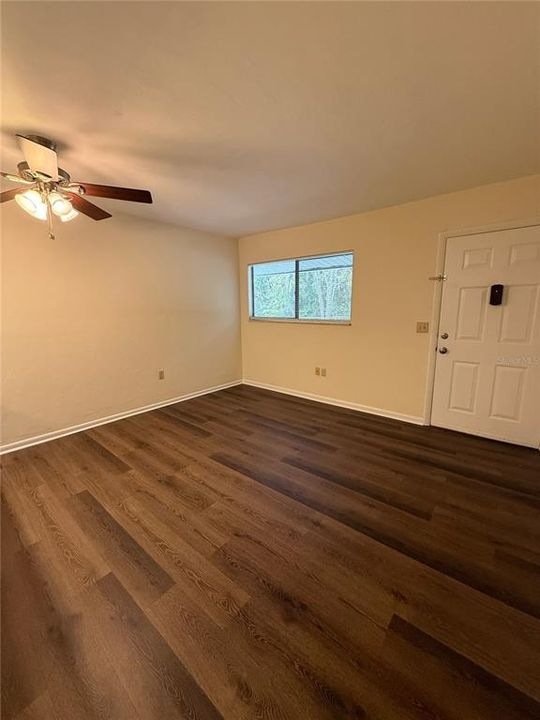 For Rent: $1,095 (1 beds, 1 baths, 705 Square Feet)