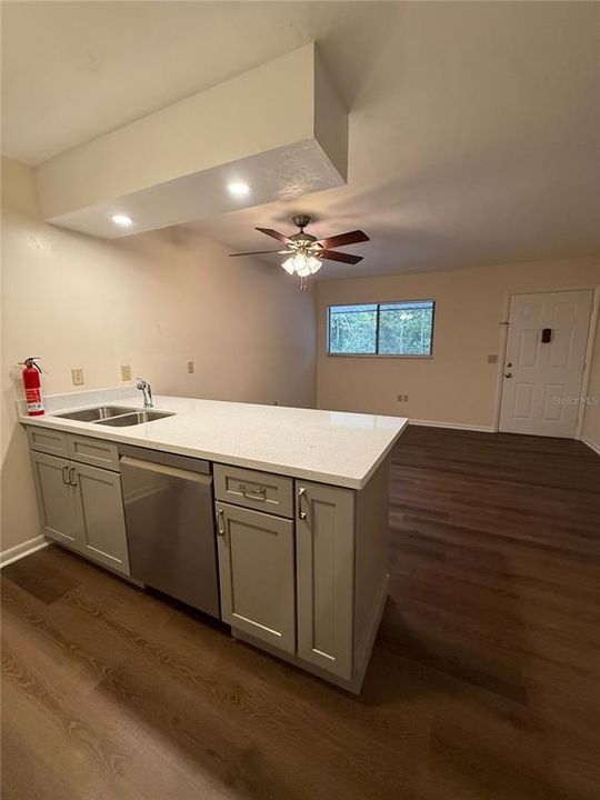 For Rent: $1,095 (1 beds, 1 baths, 705 Square Feet)