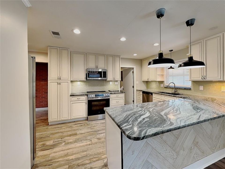 En Renta: $3,299 (4 camas, 3 baños, 1988 Pies cuadrados)