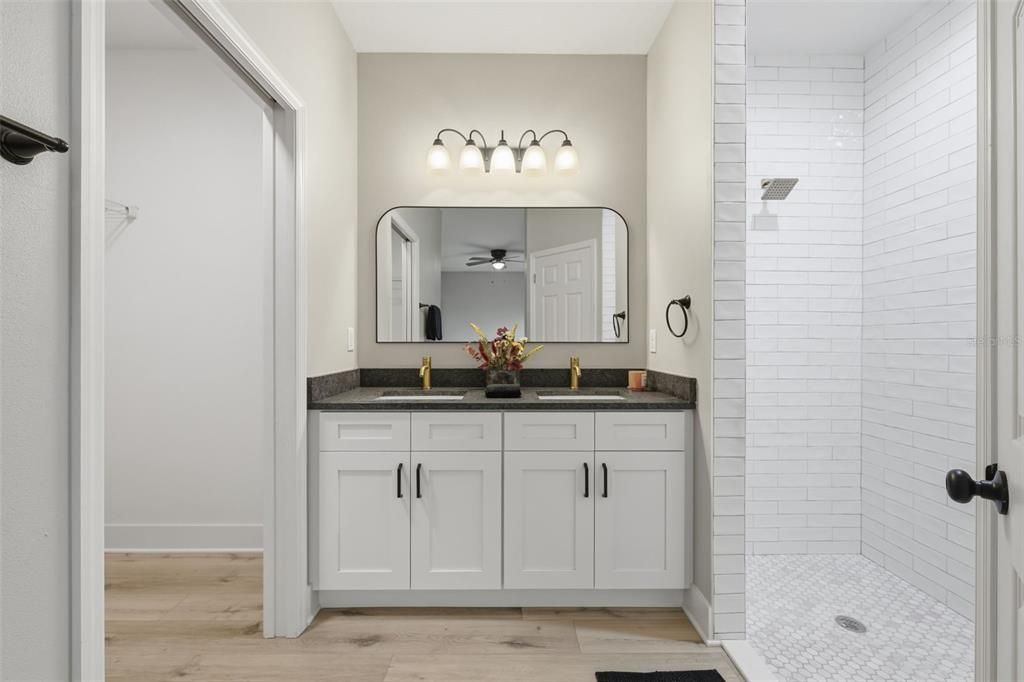 For Sale: $349,900 (3 beds, 2 baths, 1405 Square Feet)