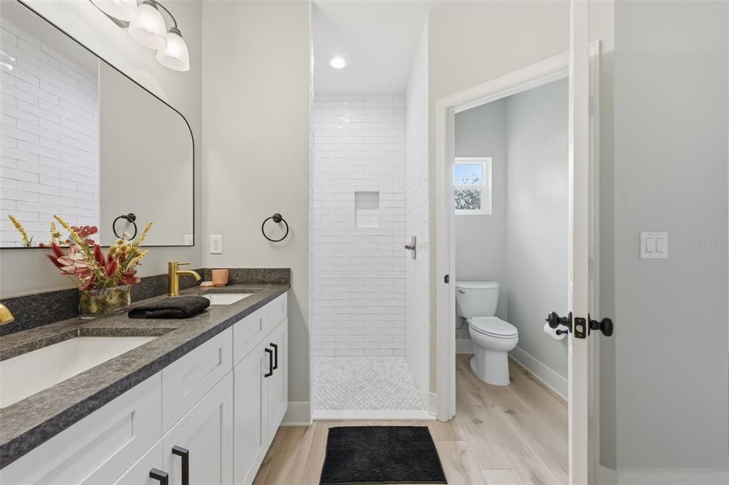 For Sale: $349,900 (3 beds, 2 baths, 1405 Square Feet)