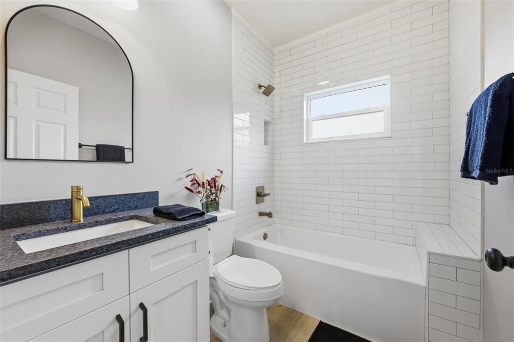 For Sale: $349,900 (3 beds, 2 baths, 1405 Square Feet)