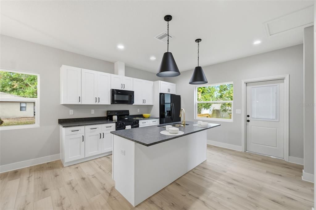 For Sale: $349,900 (3 beds, 2 baths, 1405 Square Feet)