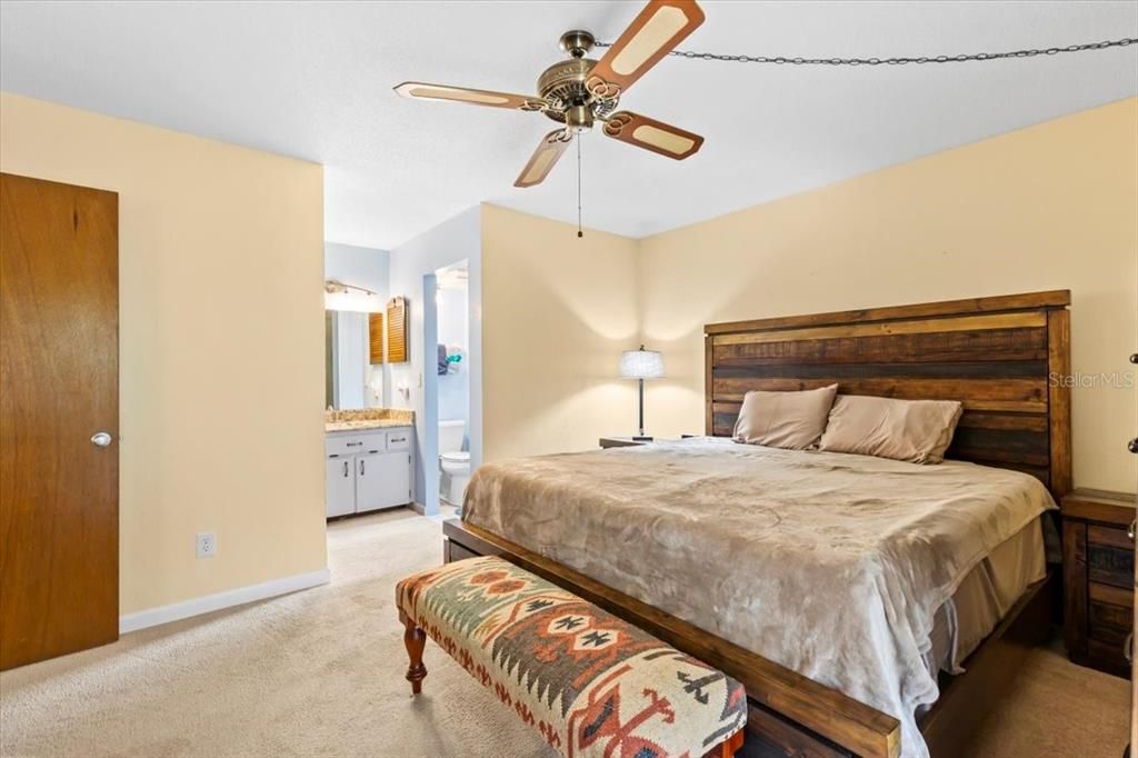 待售: $209,000 (2 贝兹, 2 浴室, 1083 平方英尺)