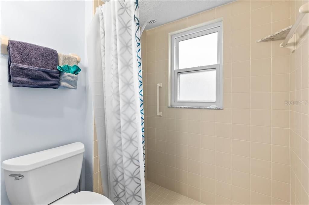 待售: $209,000 (2 贝兹, 2 浴室, 1083 平方英尺)