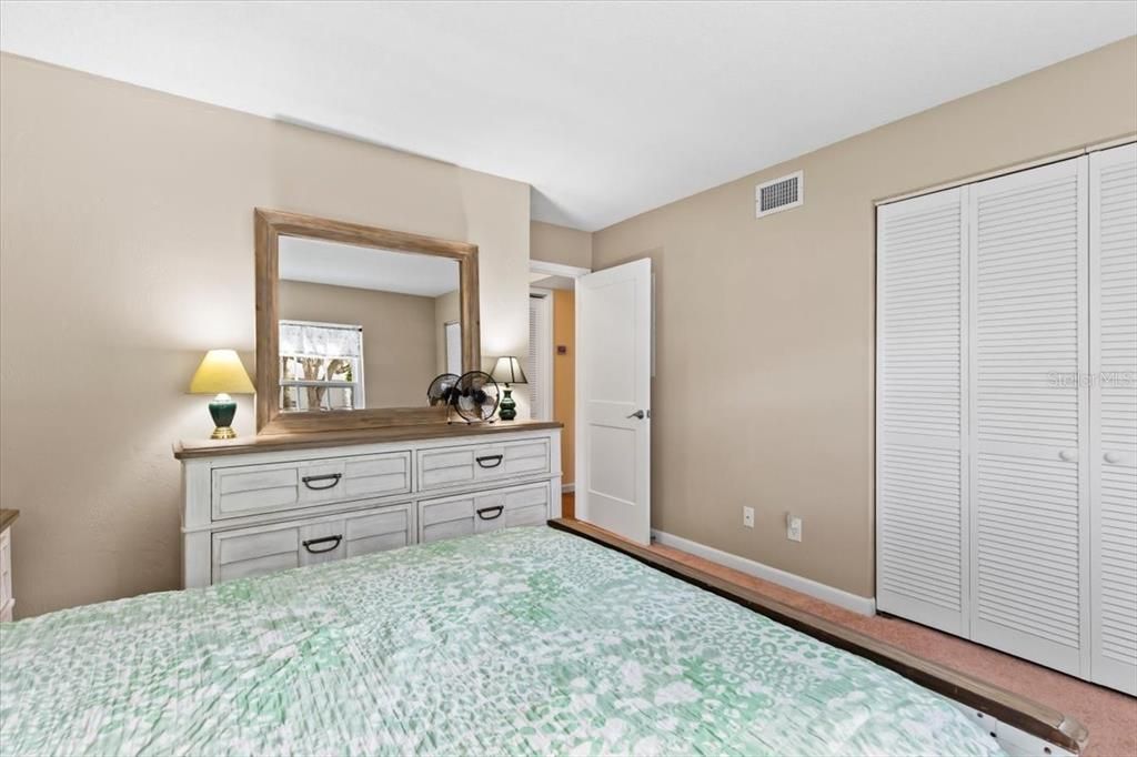 待售: $209,000 (2 贝兹, 2 浴室, 1083 平方英尺)