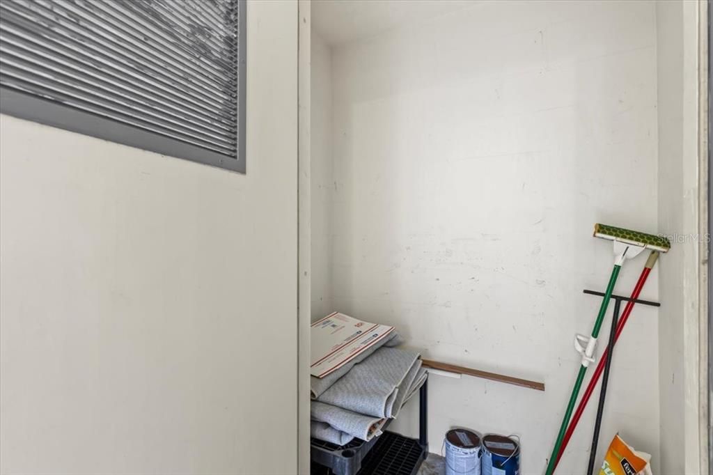 待售: $209,000 (2 贝兹, 2 浴室, 1083 平方英尺)