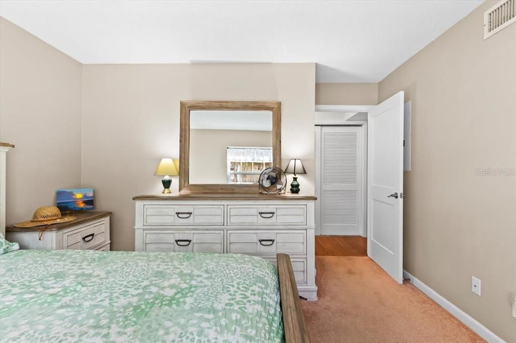 待售: $209,000 (2 贝兹, 2 浴室, 1083 平方英尺)