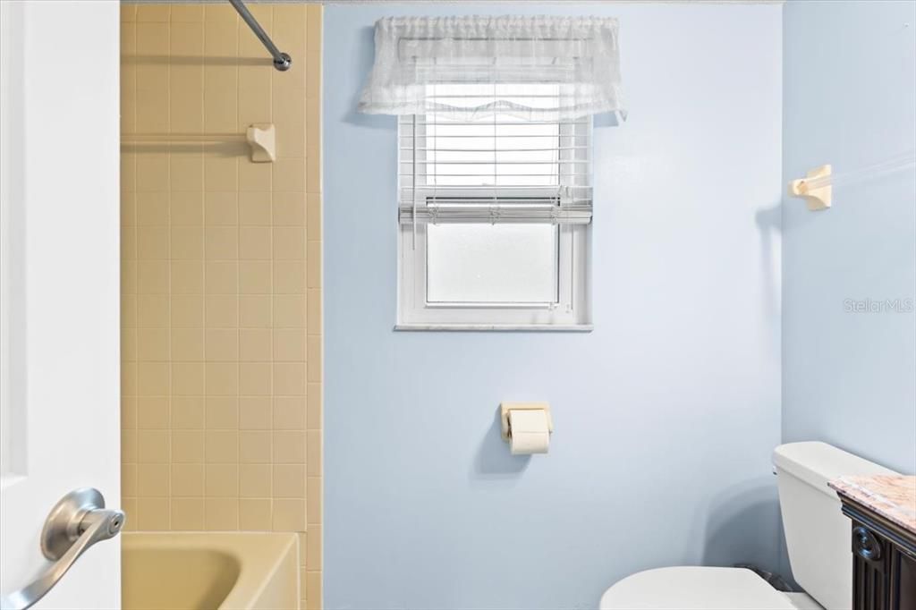 待售: $209,000 (2 贝兹, 2 浴室, 1083 平方英尺)