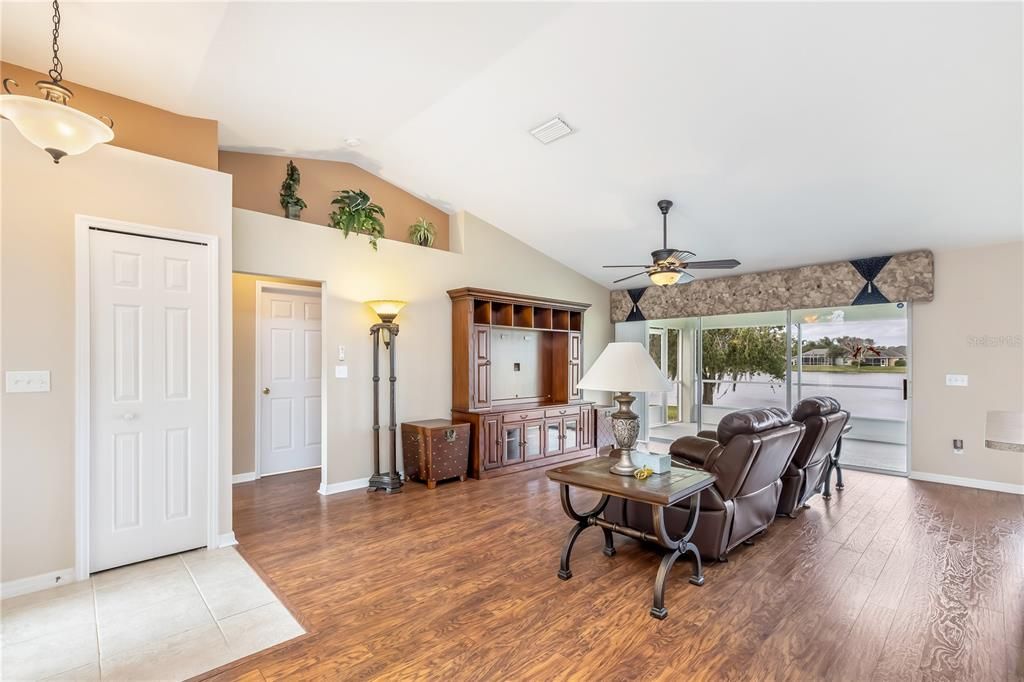 На продажу: $389,000 (3 спален, 2 ванн, 1474 Квадратных фут)