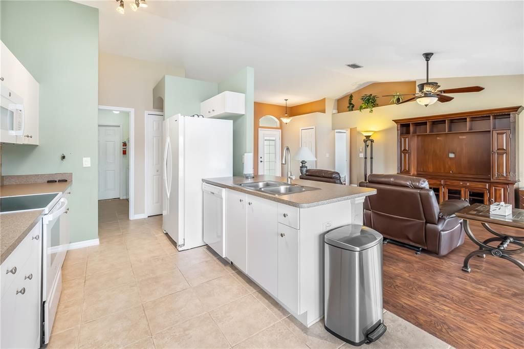 На продажу: $389,000 (3 спален, 2 ванн, 1474 Квадратных фут)