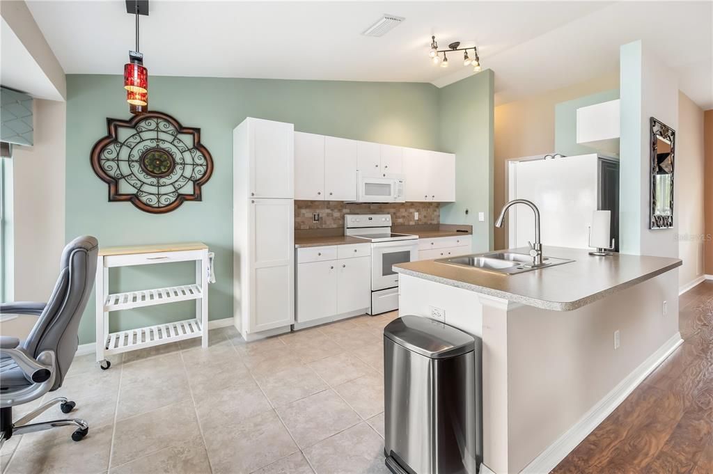 На продажу: $389,000 (3 спален, 2 ванн, 1474 Квадратных фут)