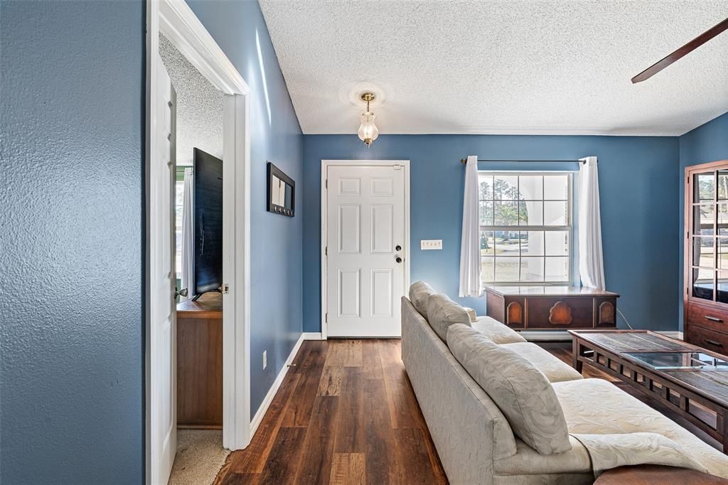 На продажу: $247,450 (3 спален, 2 ванн, 1280 Квадратных фут)