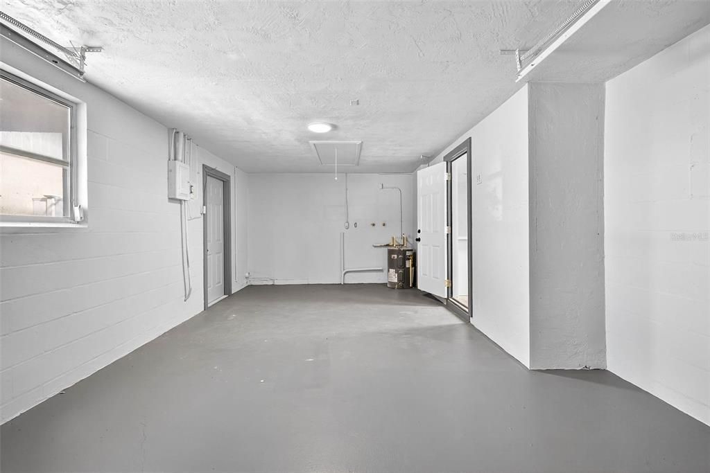 For Sale: $259,999 (3 beds, 2 baths, 1299 Square Feet)