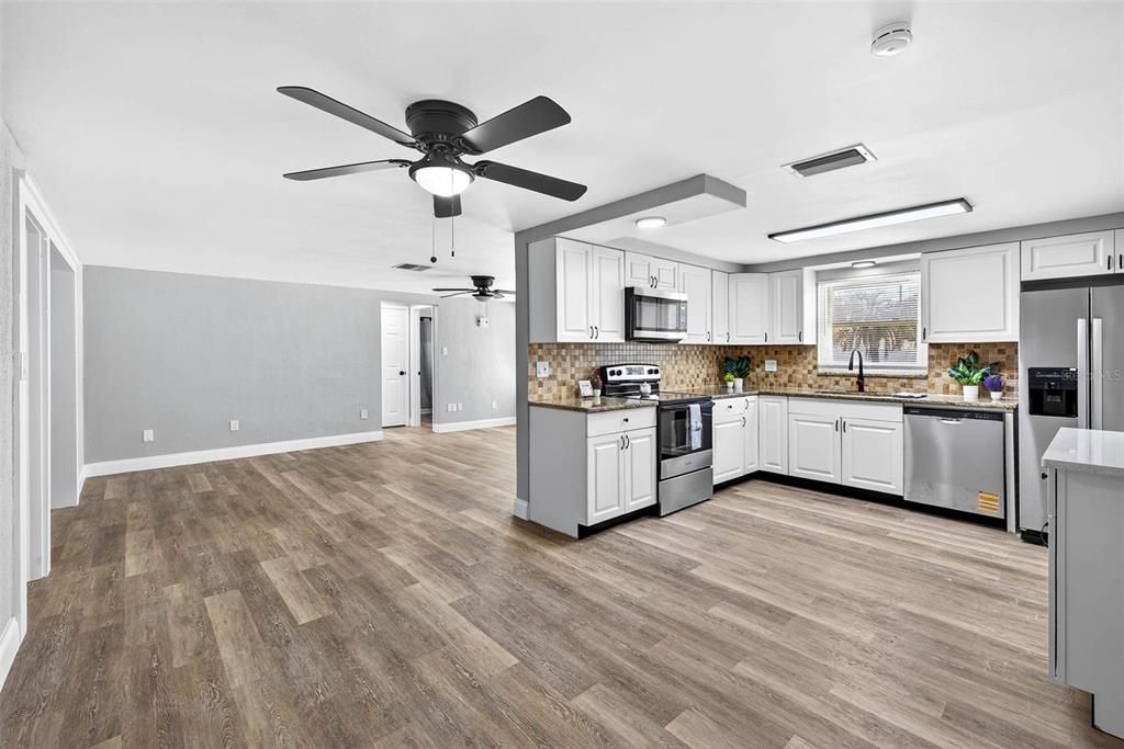 For Sale: $259,999 (3 beds, 2 baths, 1299 Square Feet)