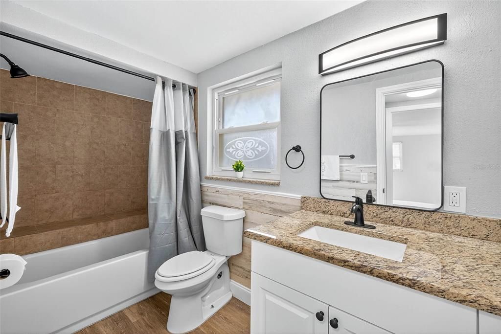 For Sale: $259,999 (3 beds, 2 baths, 1299 Square Feet)