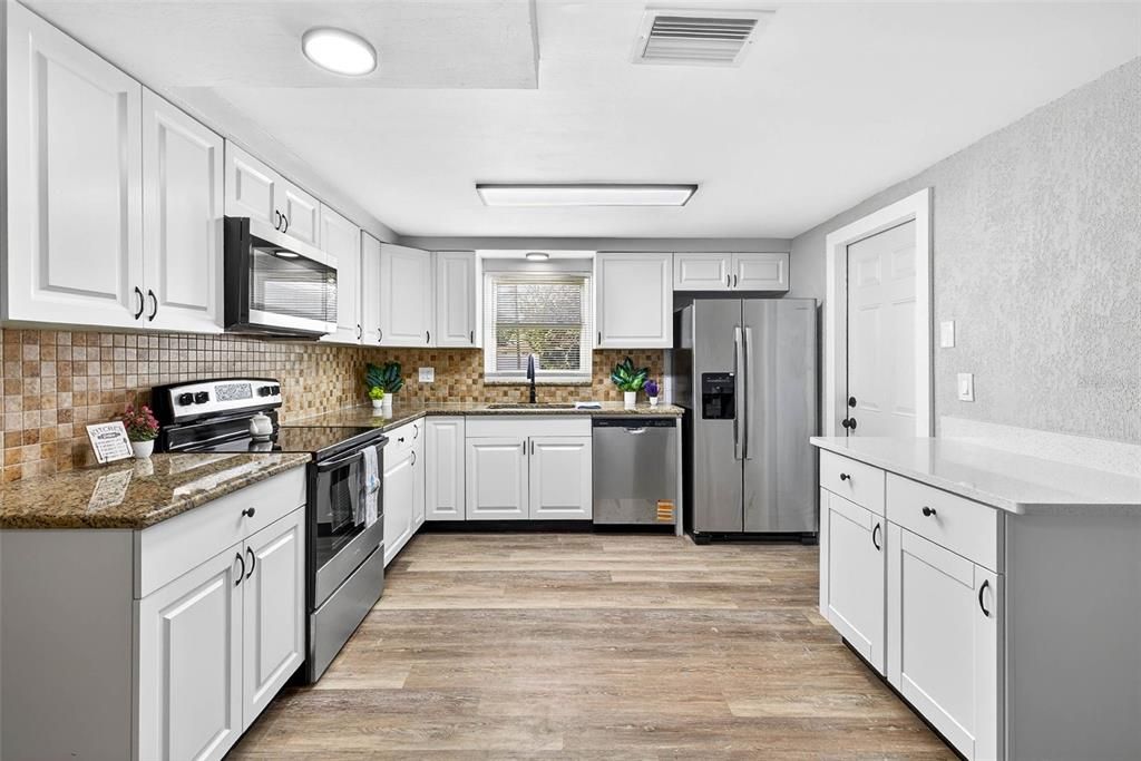 For Sale: $259,999 (3 beds, 2 baths, 1299 Square Feet)