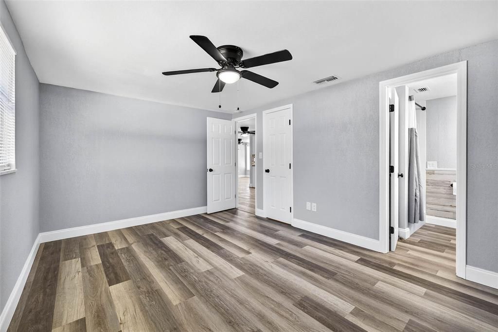 For Sale: $259,999 (3 beds, 2 baths, 1299 Square Feet)