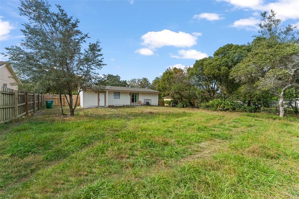 For Sale: $234,900 (2 beds, 1 baths, 864 Square Feet)