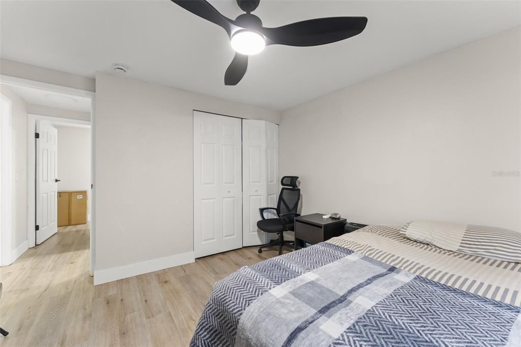 For Sale: $234,900 (2 beds, 1 baths, 864 Square Feet)